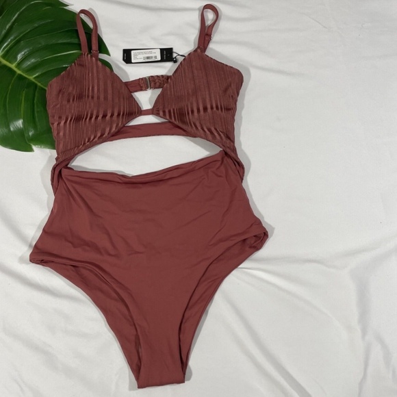 NWT Tavik [ Small ] Penelope Slinky Rib One Piece Swimsuit‎ in Berry - Picture 3 of 11